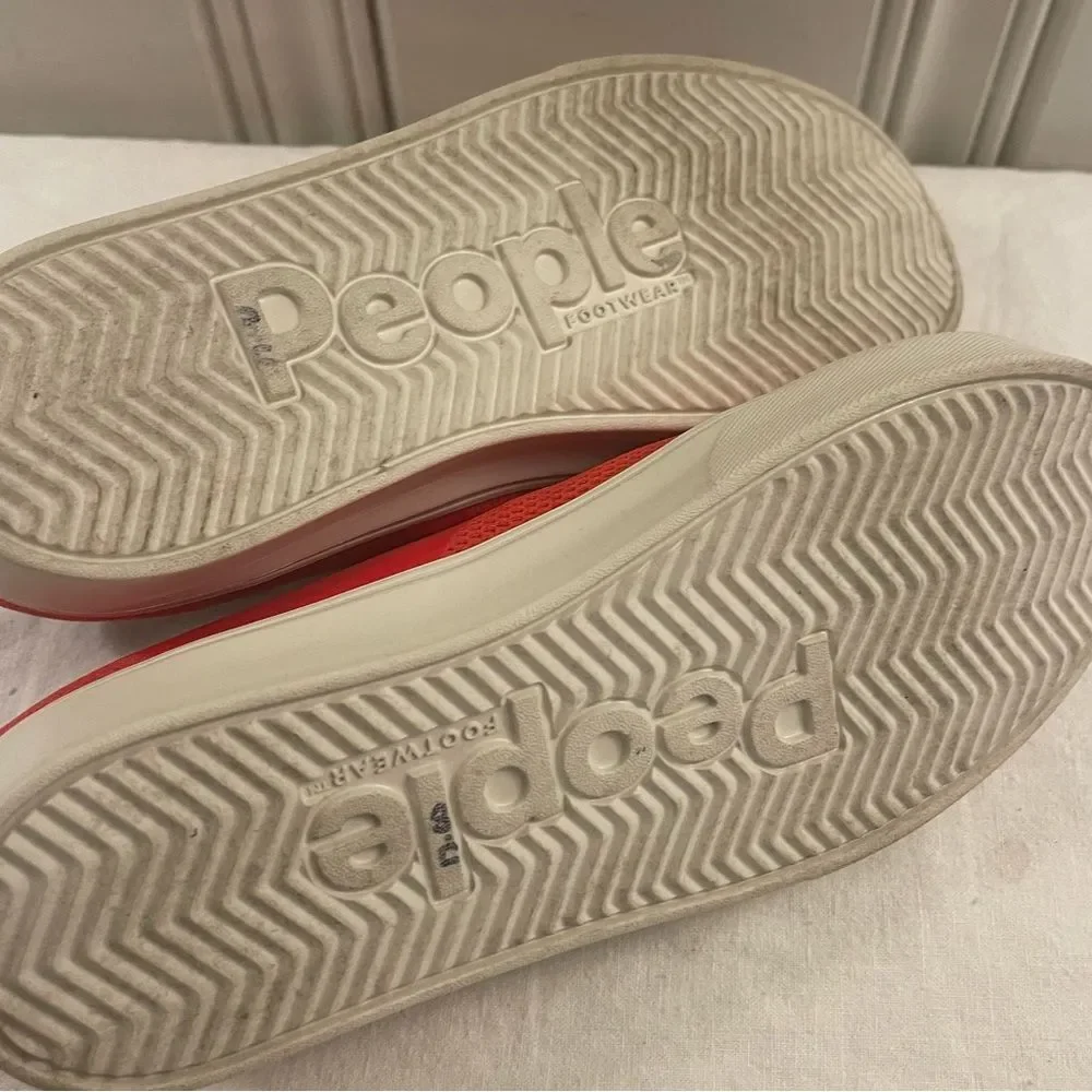 People Boys Red Sneakers Size 3‎